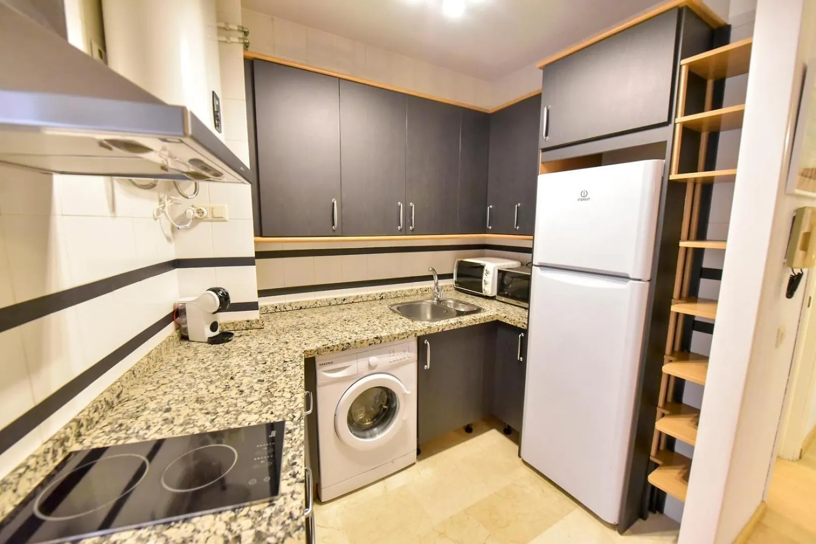 New! Contemporary With Pool And Parking Included Apartment Seville
