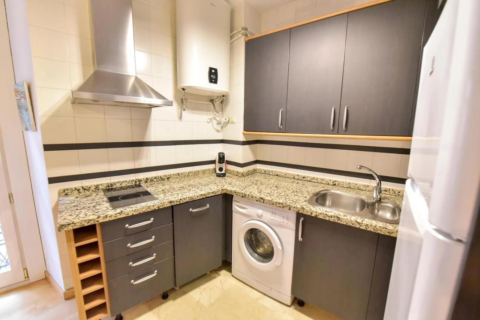 New! Contemporary With Pool And Parking Included Apartment Seville