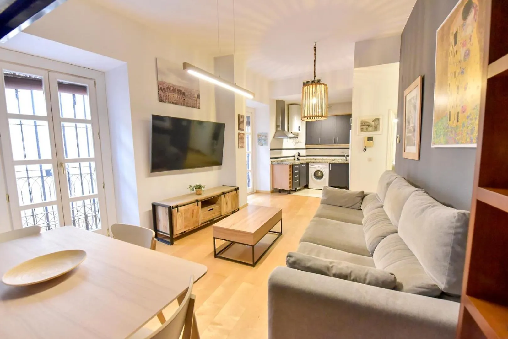 New! Contemporary With Pool And Parking Included Apartment Seville